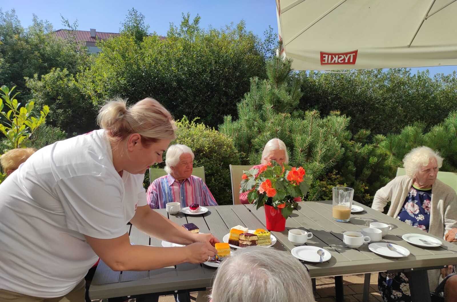 Modernes Pflegeheim Deutschland – 24-Stunden-Betreuung und Pflege zu Hause